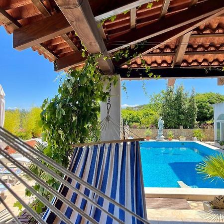 Apartman Gorana With Swimming Pool Йелса Екстериор снимка