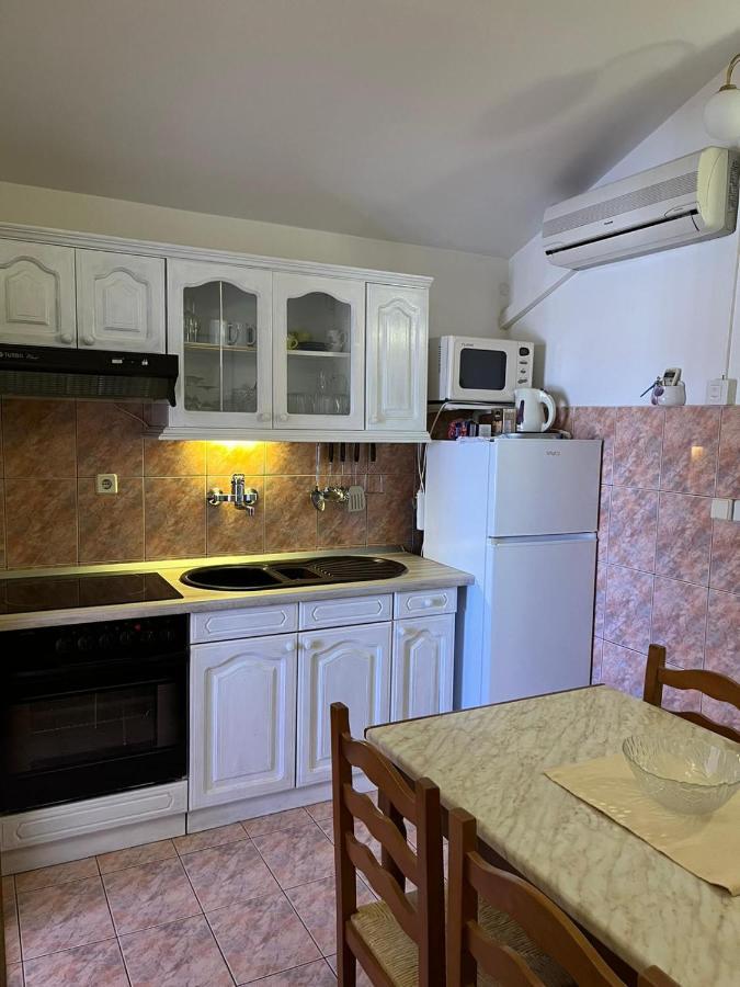 Apartman Gorana With Swimming Pool Йелса Екстериор снимка
